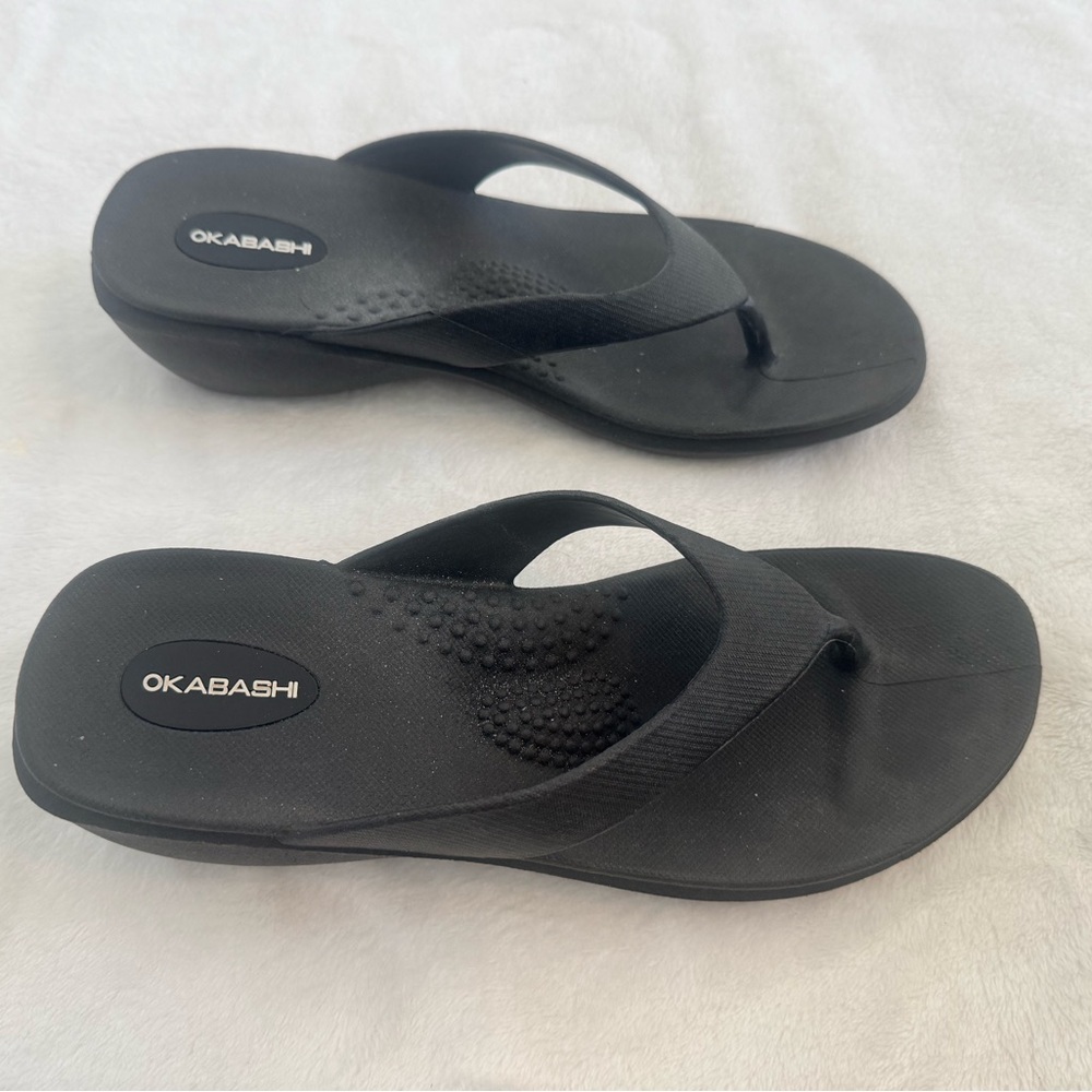 Okabashi size Medium (6.5 to 7.5) Black Thong Sandal. Worn maybe once; like new.